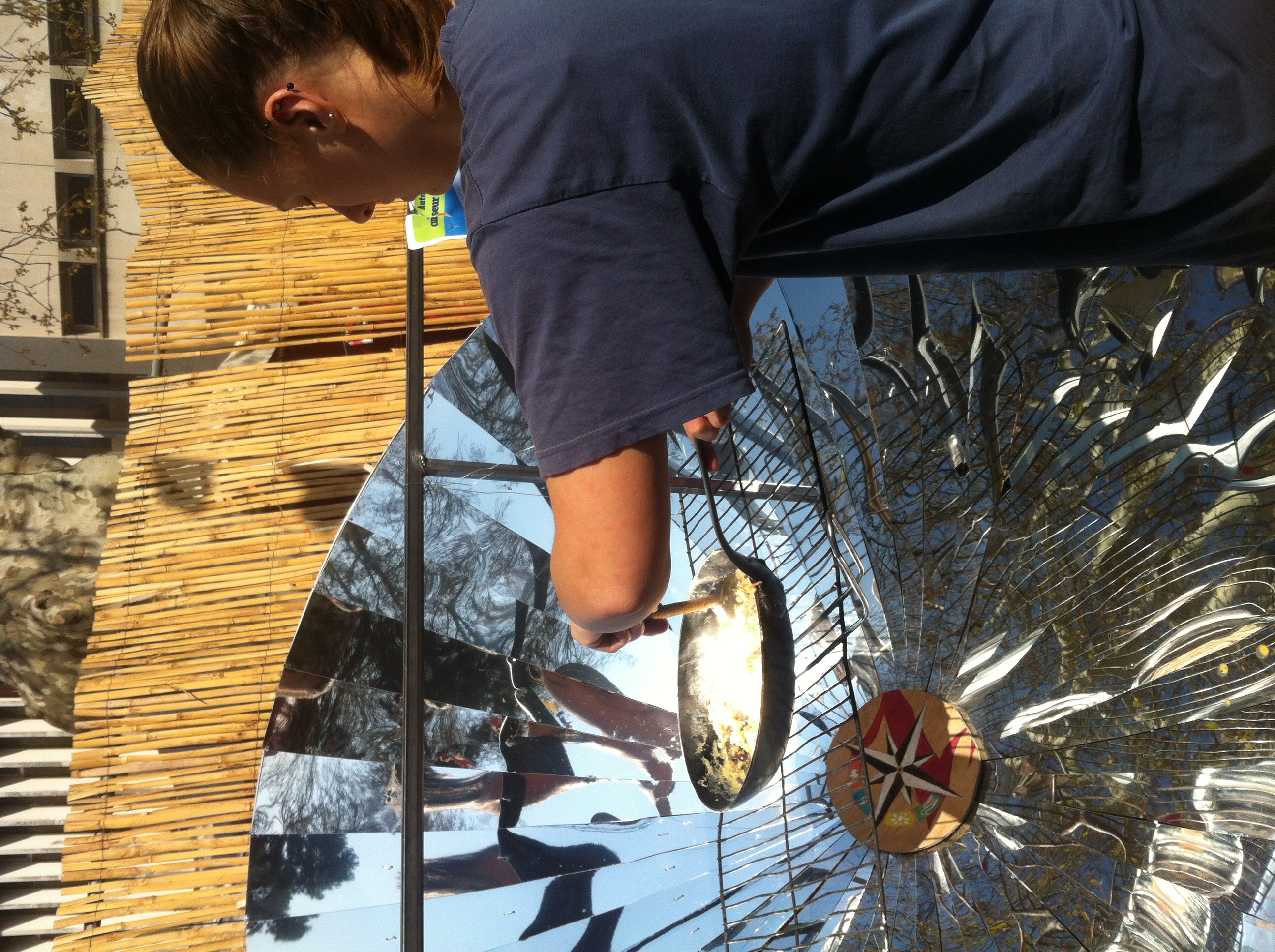 Apprendre à fabriquer un cuiseur solaire parabolique – Saint Denis sur Coise (42)